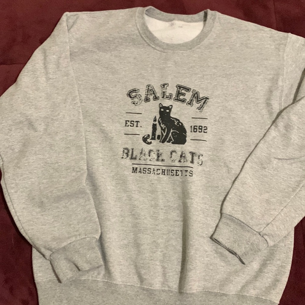 Salem Mass Black Cat Pull Over size Medium